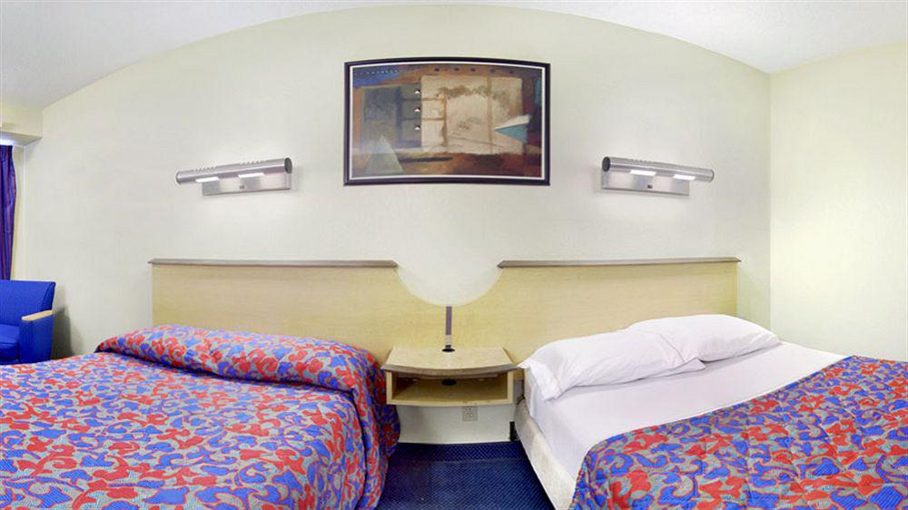 Red Roof Inn Tampa - Brandon Εξωτερικό φωτογραφία