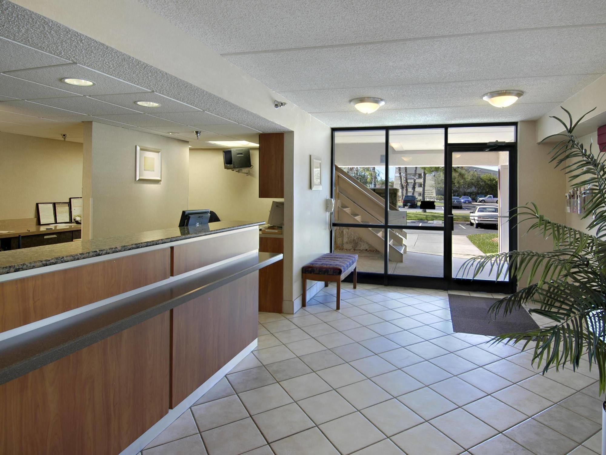 Red Roof Inn Tampa - Brandon Εξωτερικό φωτογραφία